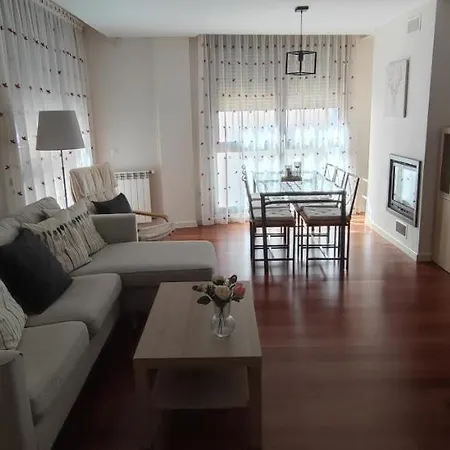 Apartment Margas Pirineos, Golf Y Piscina Sabinanigo