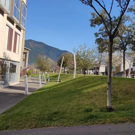 Margas Pirineos, Golf Y Piscina Sabinanigo