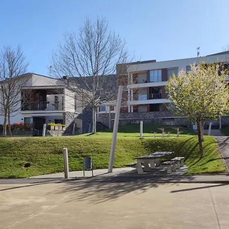 Margas Pirineos, Golf Y Piscina Apartment *