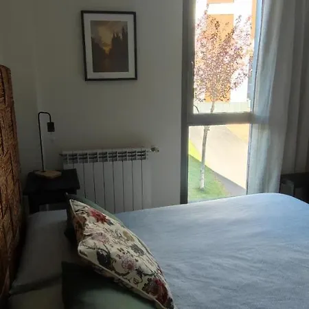 Margas Pirineos, Golf Y Piscina Sabinanigo