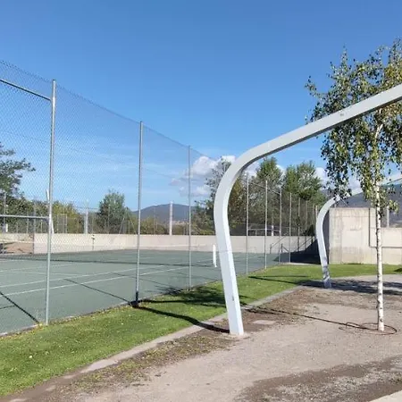 Margas Pirineos, Golf Y Piscina Apartment *