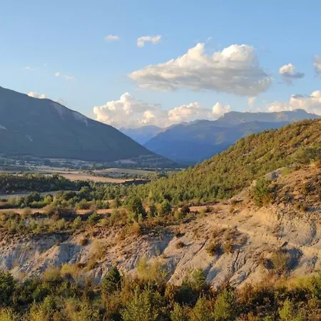 Margas Pirineos, Golf Y Piscina